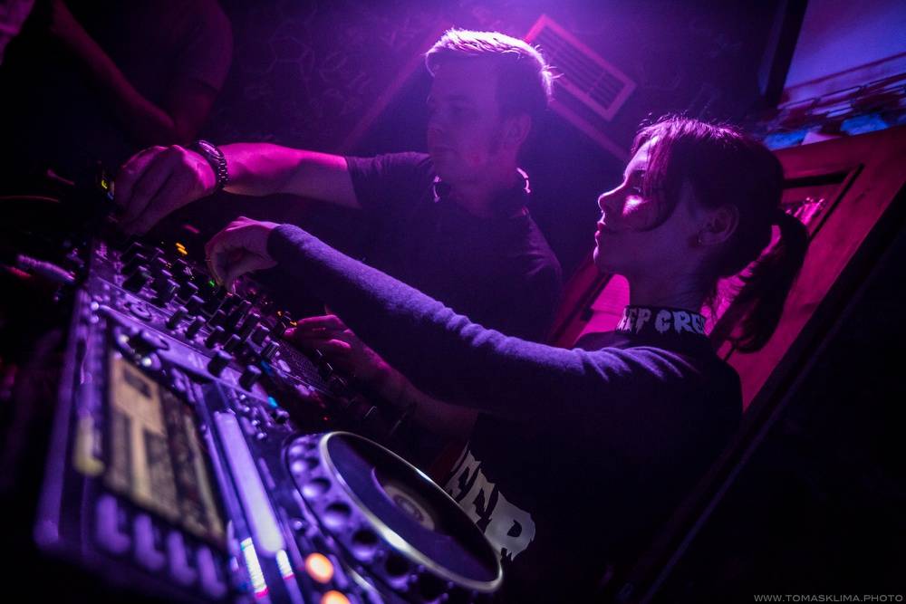 Narozeniny se Chapeau Rouge slavili N.O.H.A. i Smrtislav