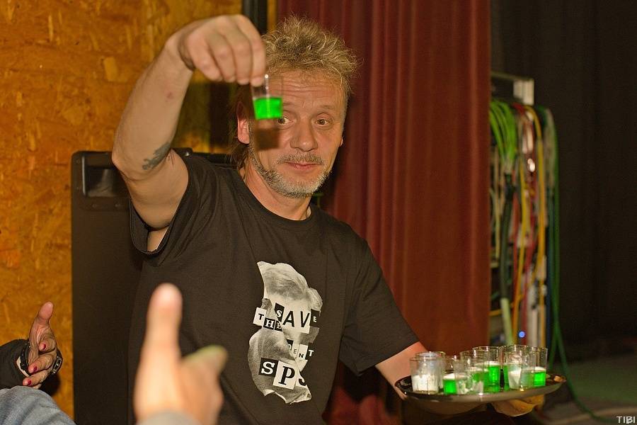 Punkový večírek v Písku s SPS a E!E