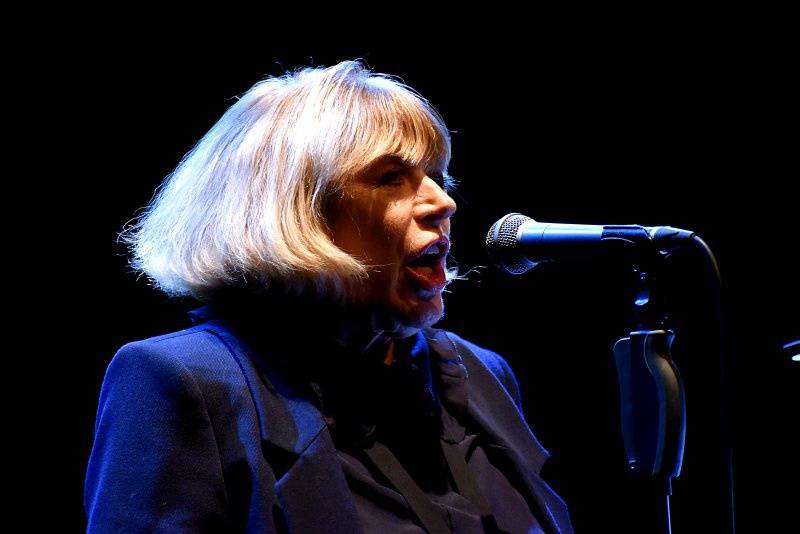 Nesmrtelná Marianne Faithfull slavila v Praze 50 let na scéně