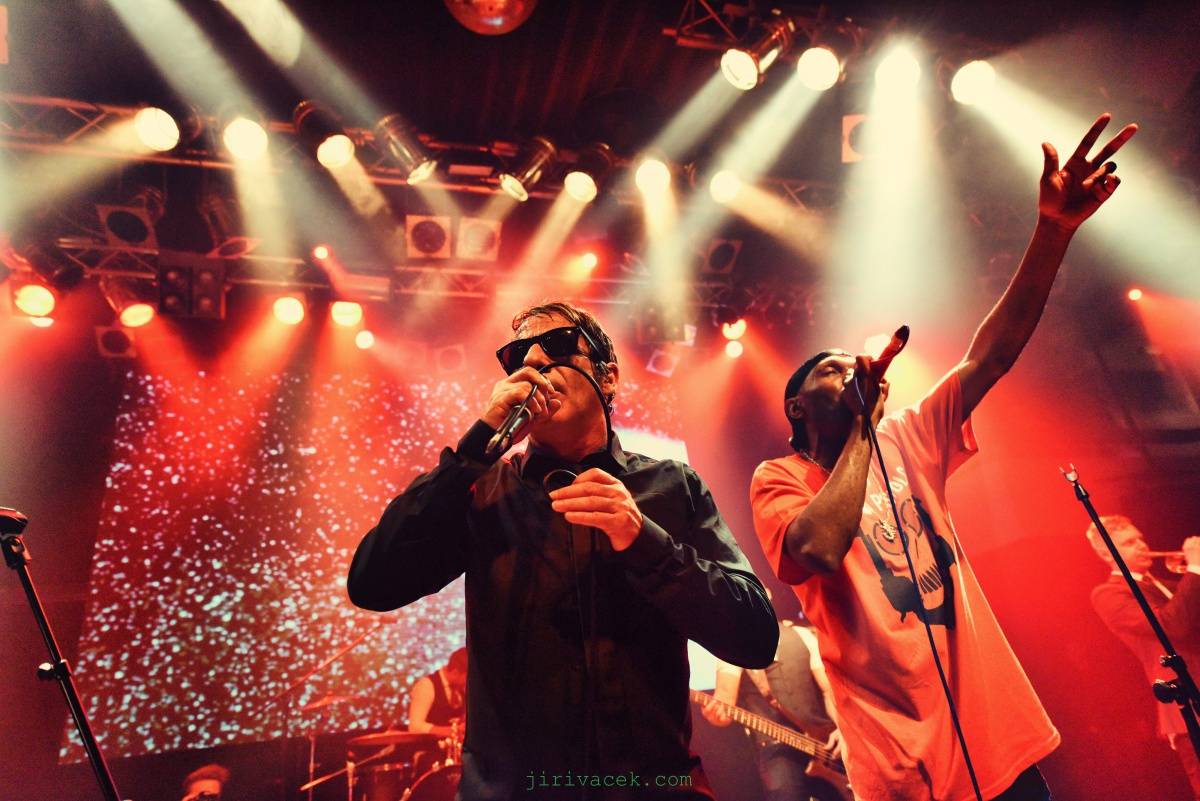 Dub Pistols pálili v Lucerna Music Baru ostrými náboji