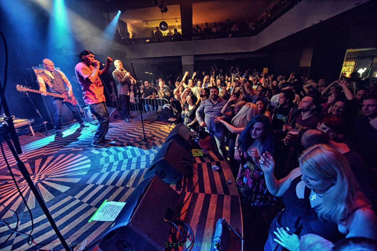 Dub Pistols pálili v Lucerna Music Baru ostrými náboji