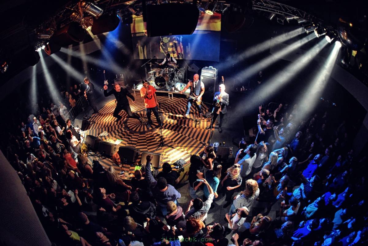 Dub Pistols pálili v Lucerna Music Baru ostrými náboji