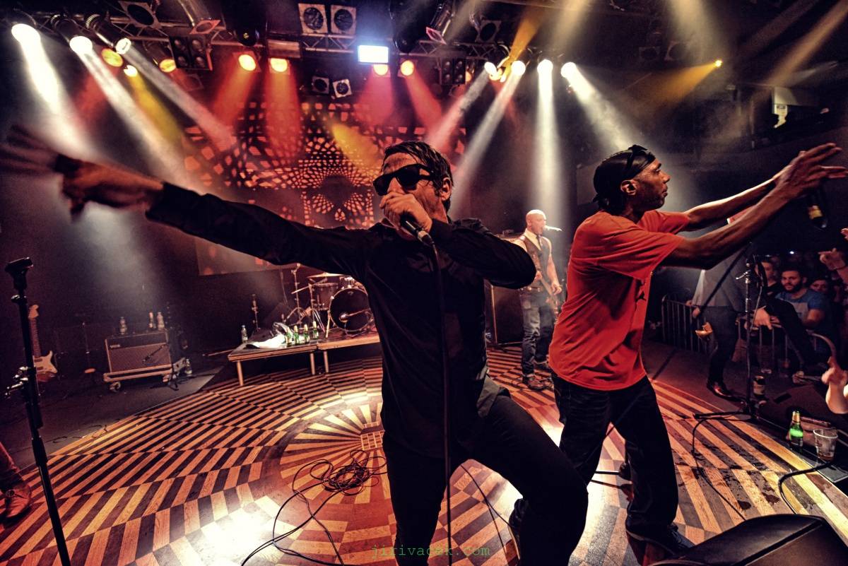 Dub Pistols pálili v Lucerna Music Baru ostrými náboji