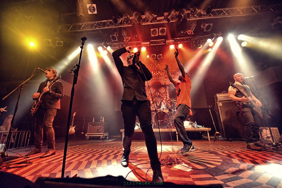 Dub Pistols pálili v Lucerna Music Baru ostrými náboji