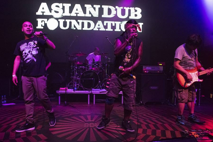 Asian Dub Foundation rozproudili krev v pražském Lucerna Music Baru