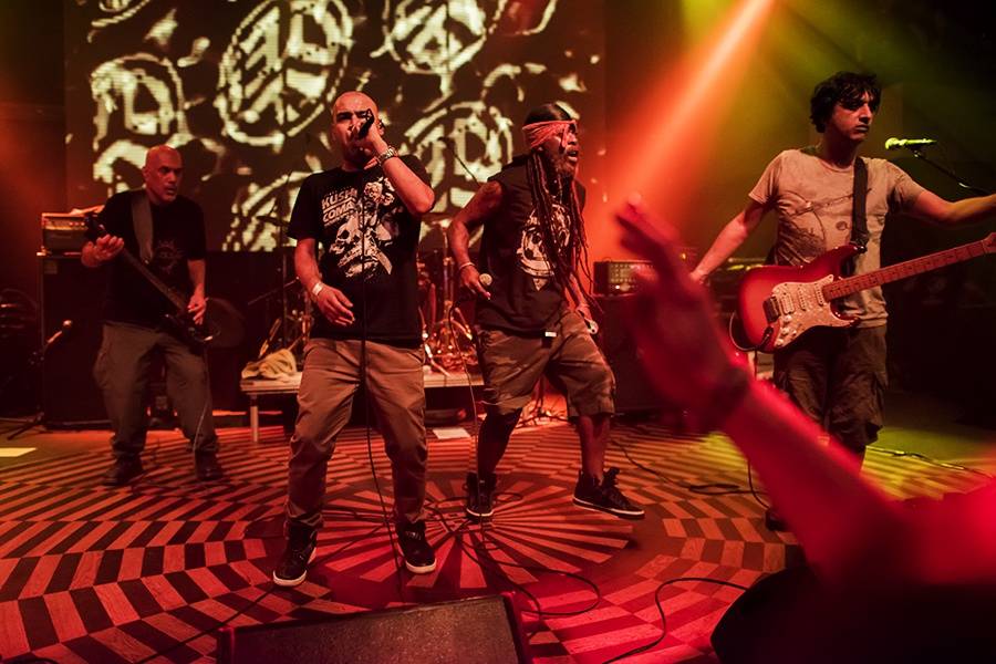 Asian Dub Foundation rozproudili krev v pražském Lucerna Music Baru