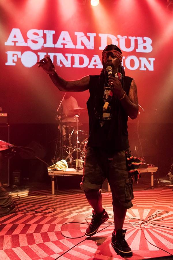 Asian Dub Foundation rozproudili krev v pražském Lucerna Music Baru