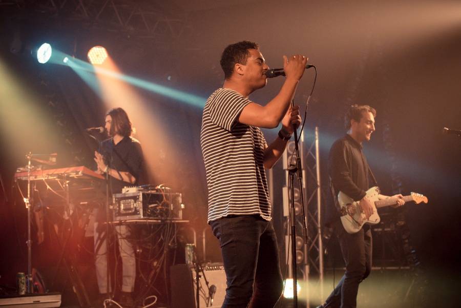 První den Nouvelle Prague ovládli Ghost Of You, Kadebostany či Wild Tides