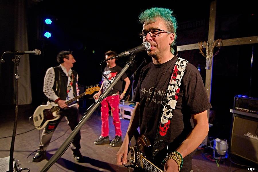 Visací zámek ukřižoval svého Ježíše, asistovali Plexis