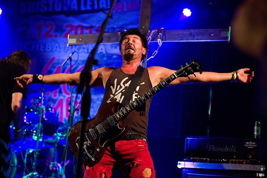 Visací zámek ukřižoval svého Ježíše, asistovali Plexis