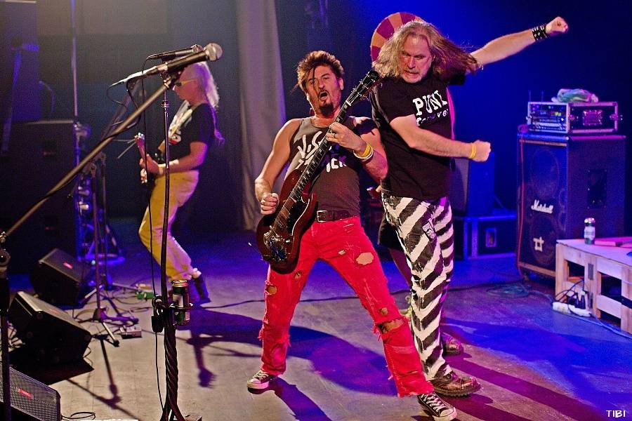 Visací zámek ukřižoval svého Ježíše, asistovali Plexis