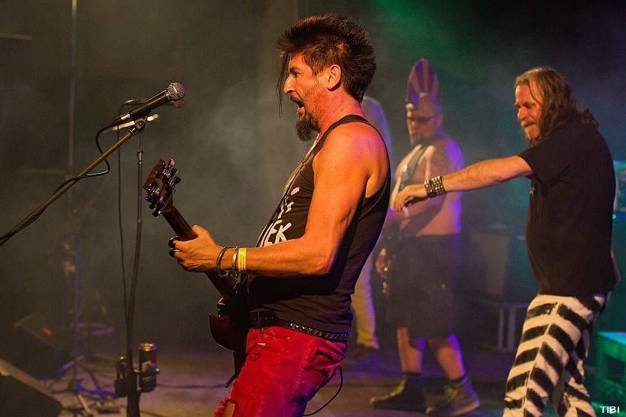 Visací zámek ukřižoval svého Ježíše, asistovali Plexis