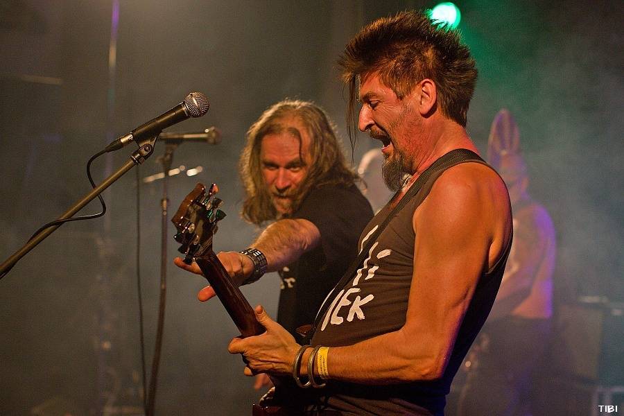 Visací zámek ukřižoval svého Ježíše, asistovali Plexis