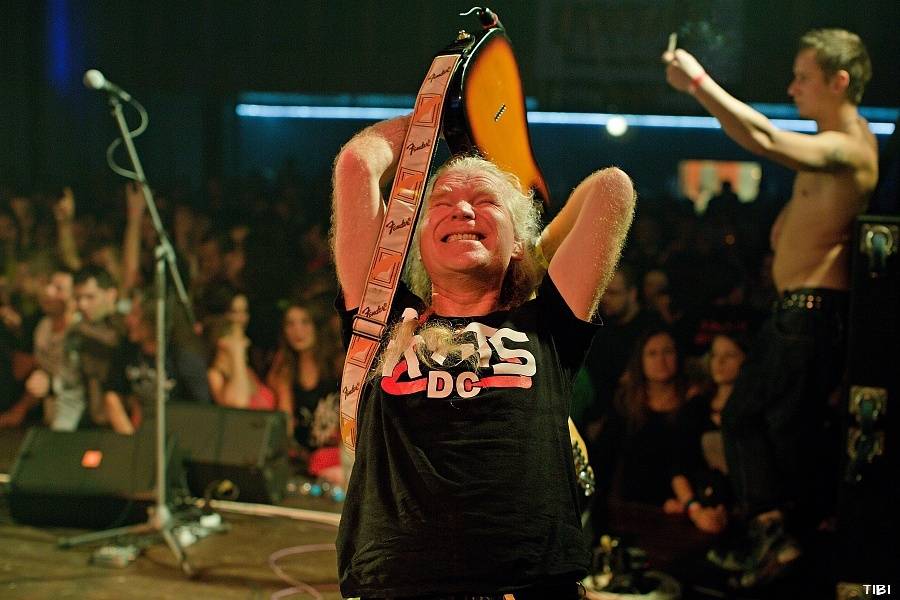 Visací zámek ukřižoval svého Ježíše, asistovali Plexis