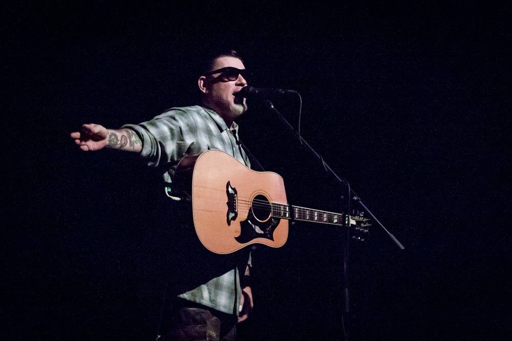 Everlast postavil v Roxy skvělou show jen na klávesách a kytaře