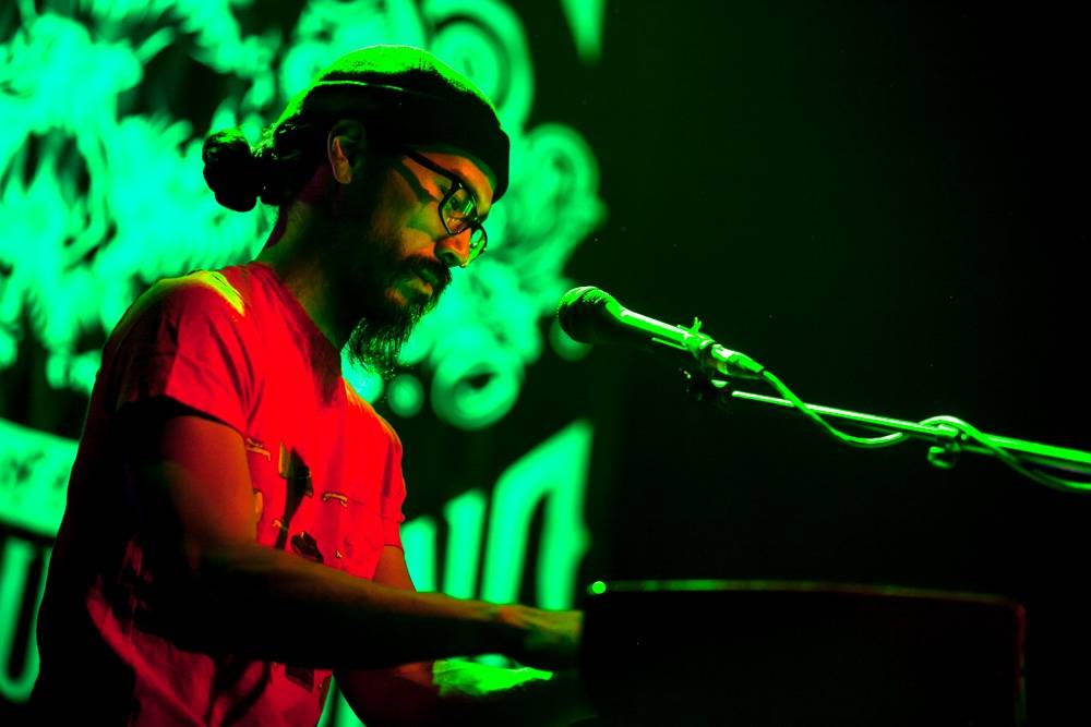 Everlast postavil v Roxy skvělou show jen na klávesách a kytaře