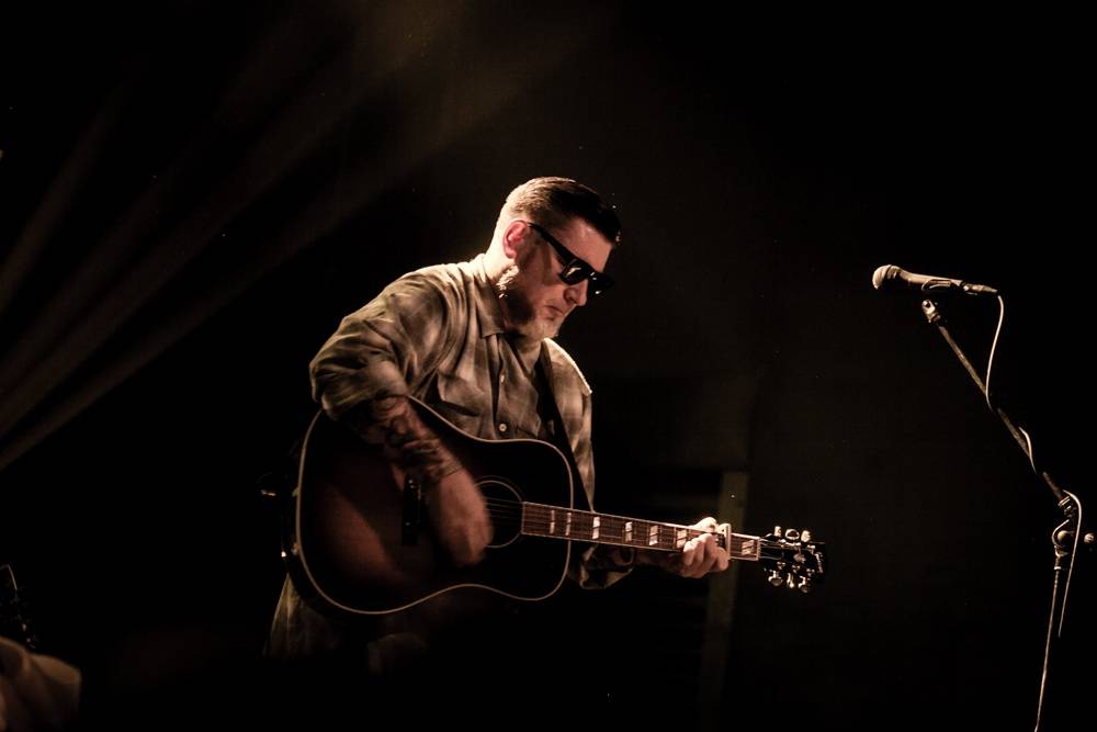 Everlast postavil v Roxy skvělou show jen na klávesách a kytaře