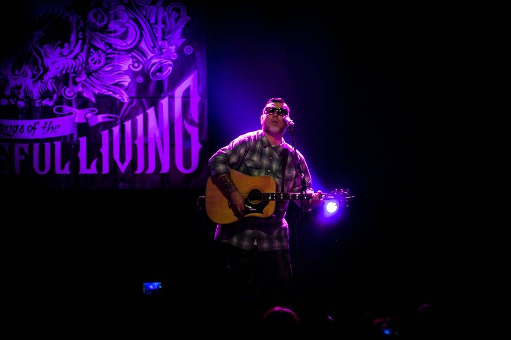 Everlast postavil v Roxy skvělou show jen na klávesách a kytaře