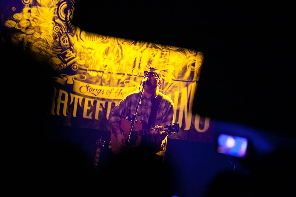 Everlast postavil v Roxy skvělou show jen na klávesách a kytaře