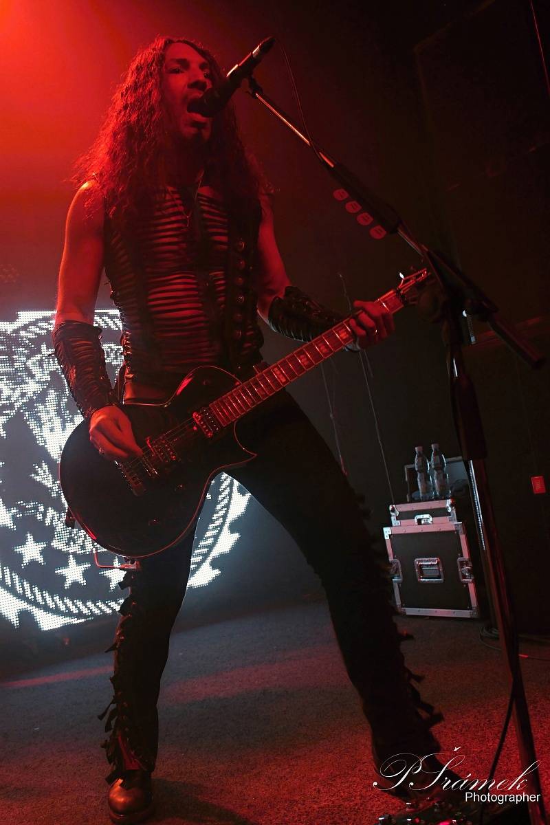 Strašáci W.A.S.P. přivezli do Ostravy svůj cirkus