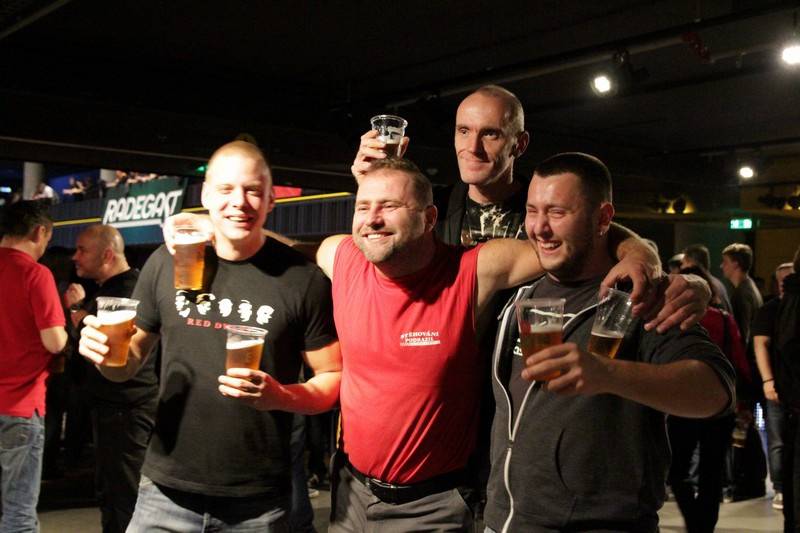 Škwor přilákal do Fora Karlín davy lidí