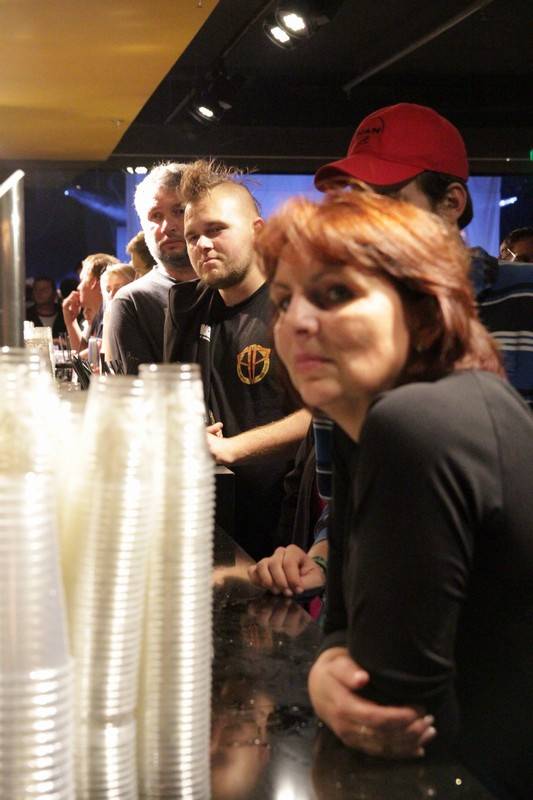 Škwor přilákal do Fora Karlín davy lidí