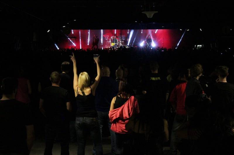 Škwor přilákal do Fora Karlín davy lidí