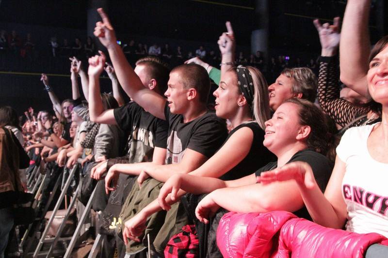 Škwor přilákal do Fora Karlín davy lidí