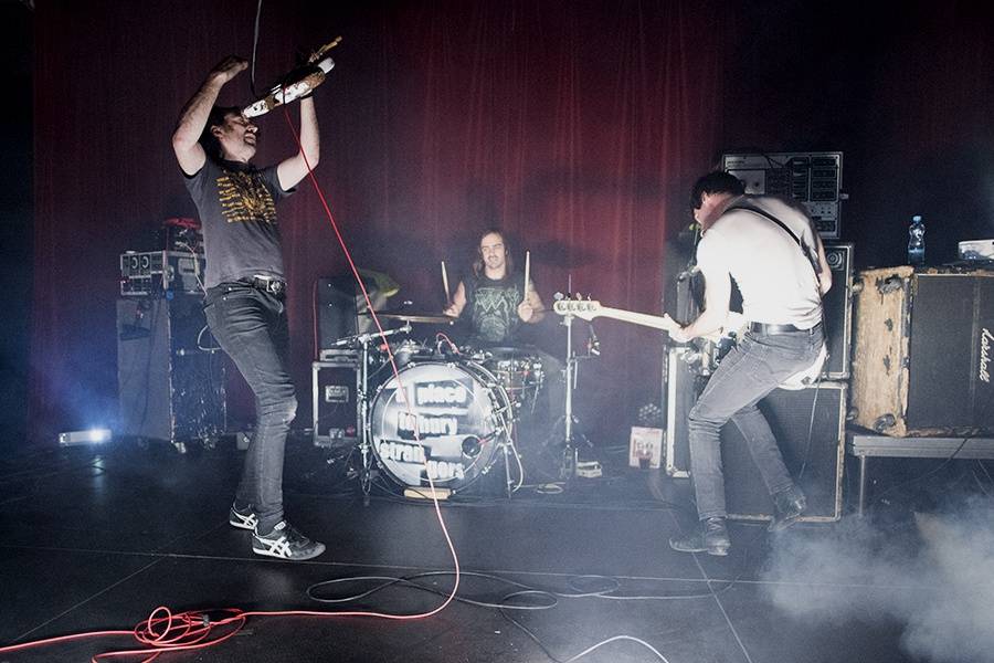 Newyorští A Place To Bury Strangers pohltili MeetFactory