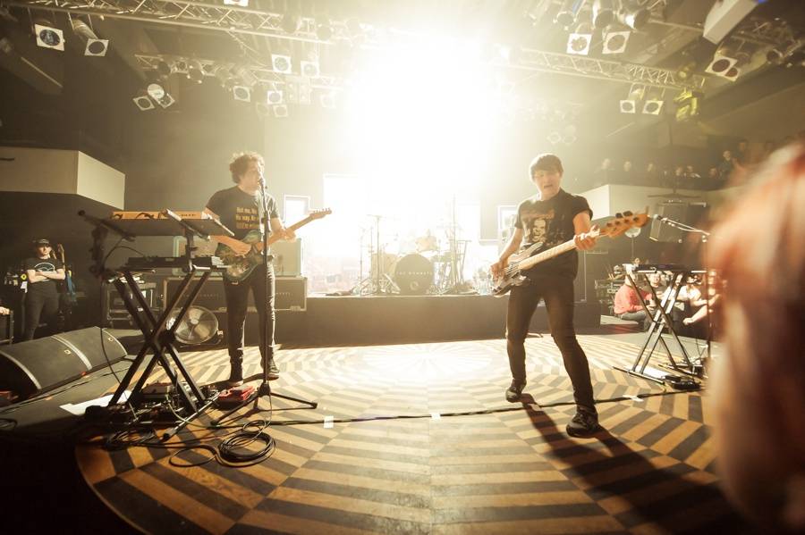 Britští hitmakeři The Wombats přijeli roztančit Lucerna Music Bar