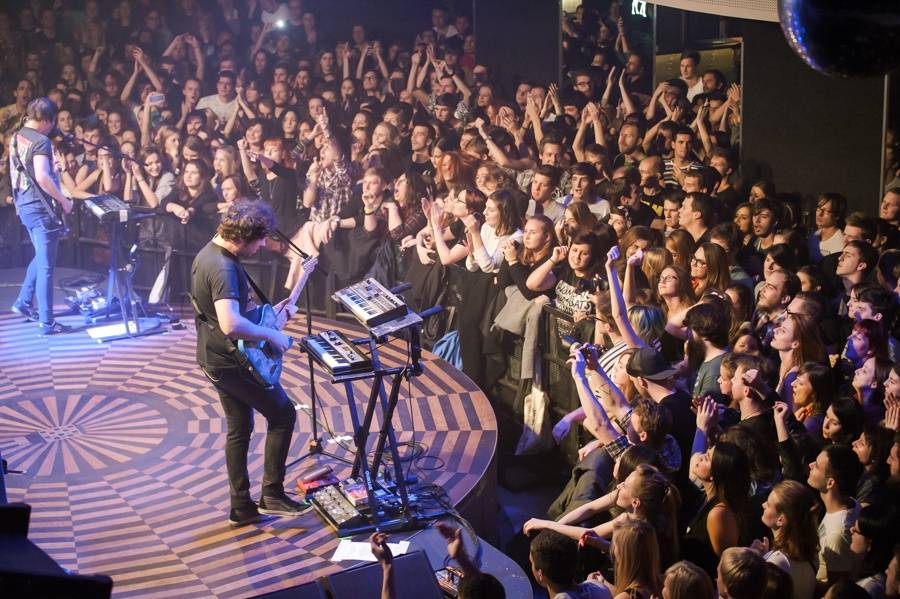 Britští hitmakeři The Wombats přijeli roztančit Lucerna Music Bar
