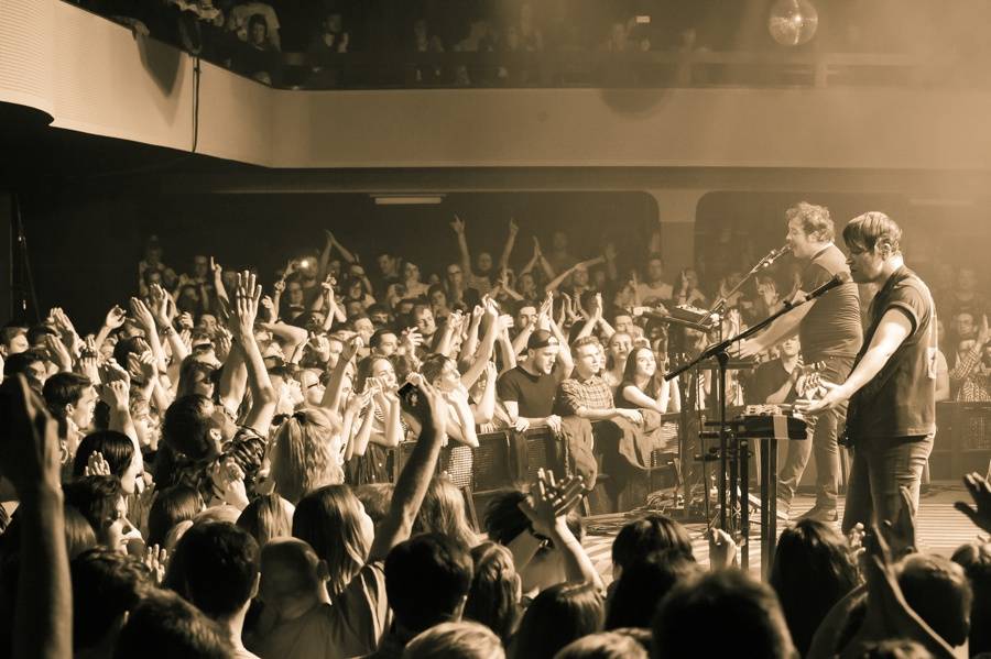 Britští hitmakeři The Wombats přijeli roztančit Lucerna Music Bar