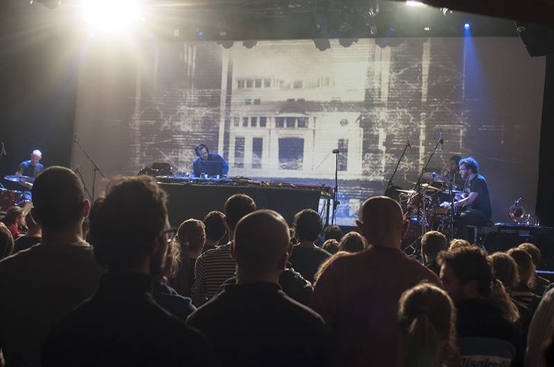 Hidden Orchestra vtáhli publikum v Roxy do melodických hlubin