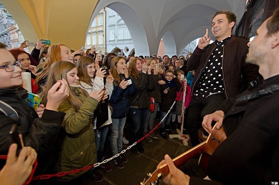 Slza vyvolala v Českých Budějovicích davové šílenství