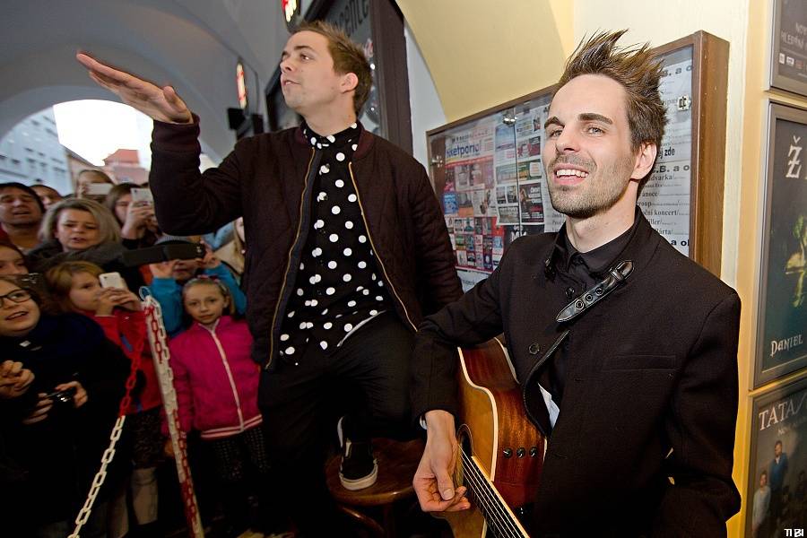 Slza vyvolala v Českých Budějovicích davové šílenství