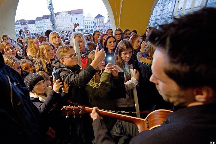 Slza vyvolala v Českých Budějovicích davové šílenství