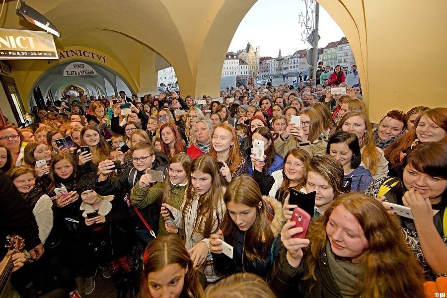 Slza vyvolala v Českých Budějovicích davové šílenství