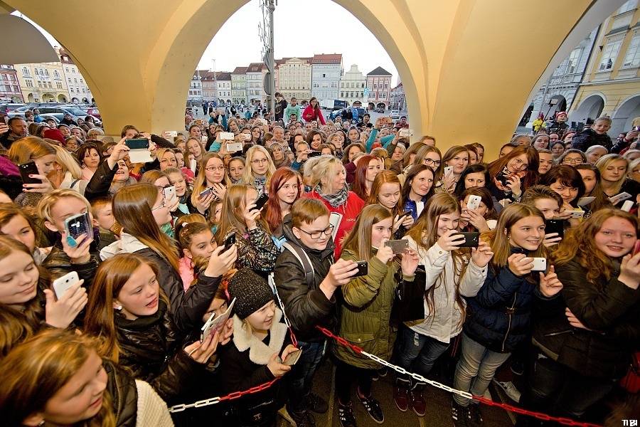 Slza vyvolala v Českých Budějovicích davové šílenství