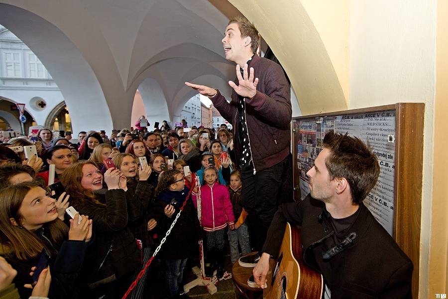 Slza vyvolala v Českých Budějovicích davové šílenství