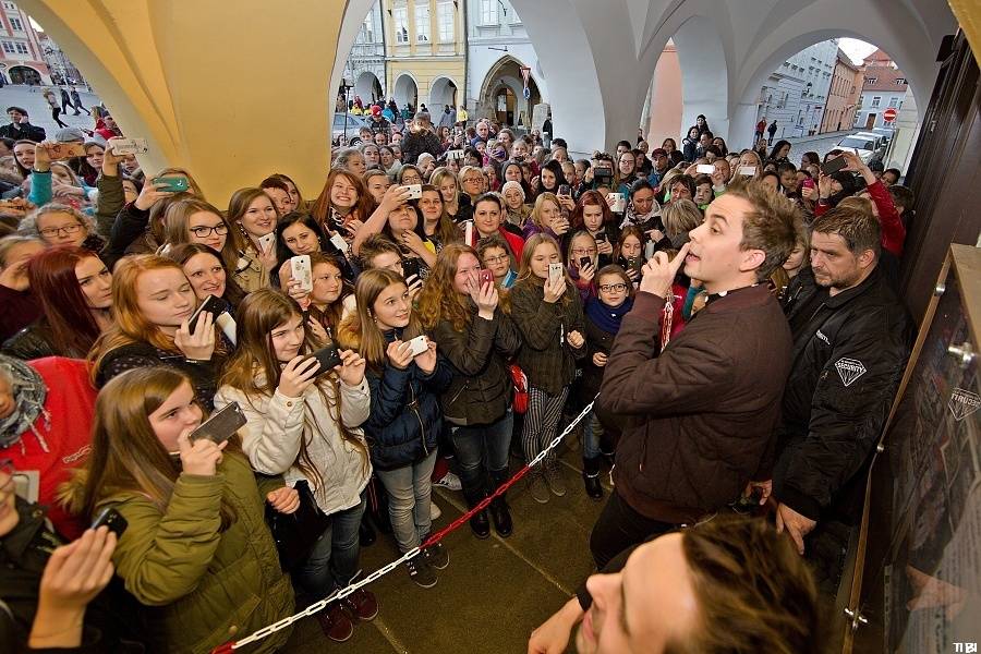 Slza vyvolala v Českých Budějovicích davové šílenství