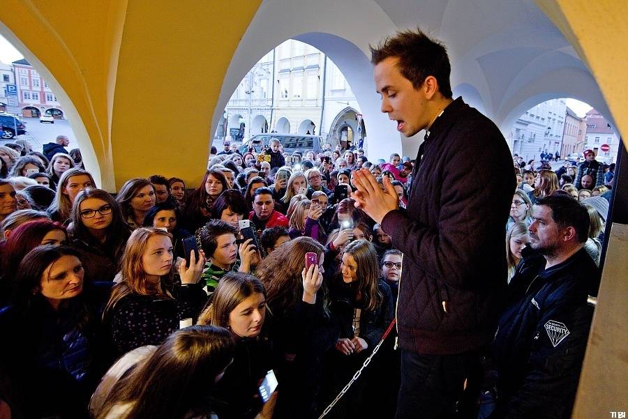 Slza vyvolala v Českých Budějovicích davové šílenství