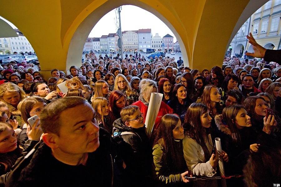 Slza vyvolala v Českých Budějovicích davové šílenství