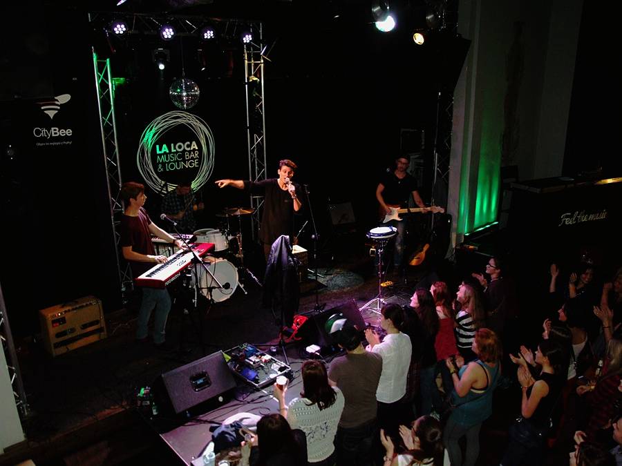 Voxela poslalo publikum do háje, v La Loce hráli i Sebastian a Light & Love