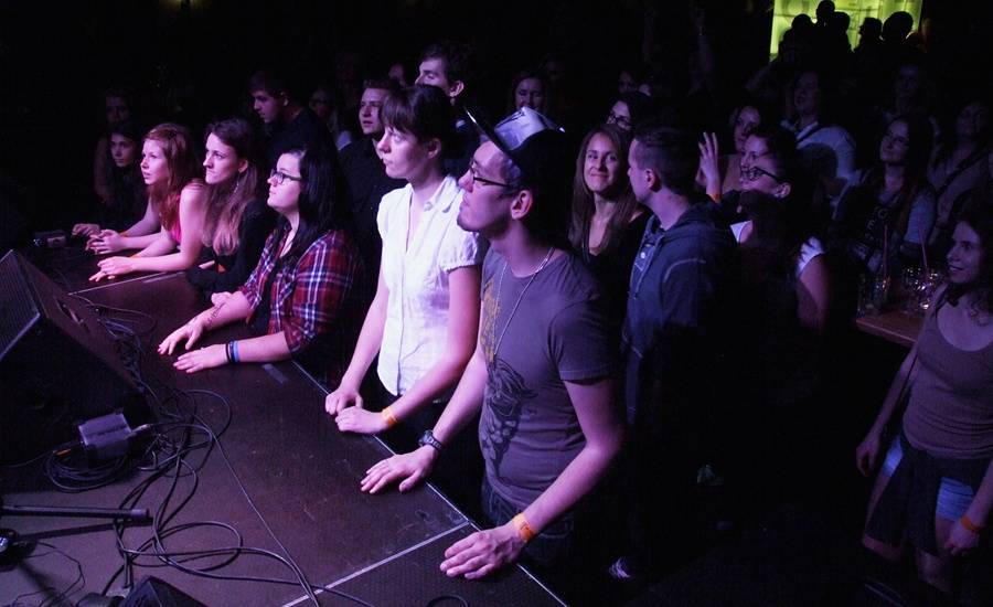 Voxela poslalo publikum do háje, v La Loce hráli i Sebastian a Light & Love