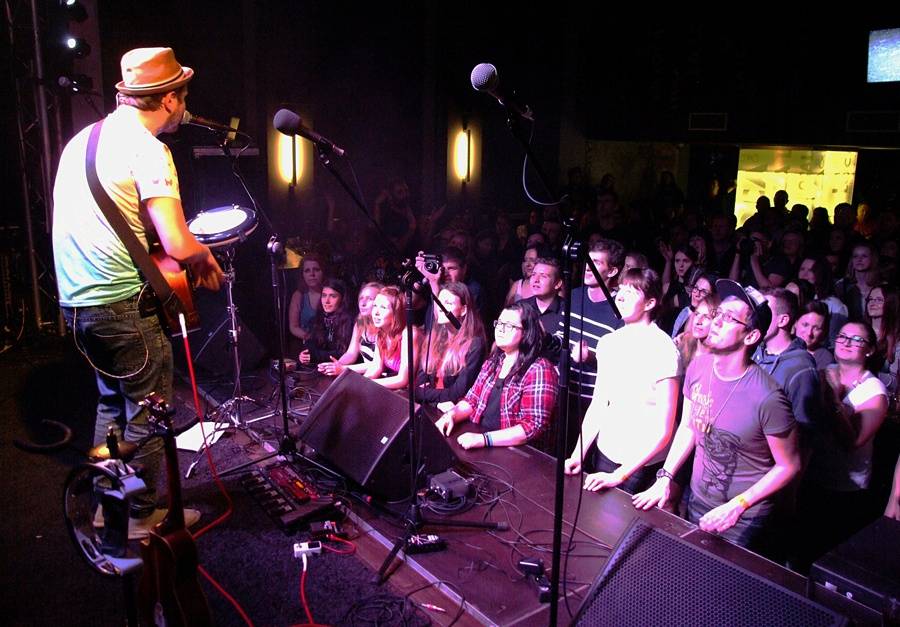 Voxela poslalo publikum do háje, v La Loce hráli i Sebastian a Light & Love