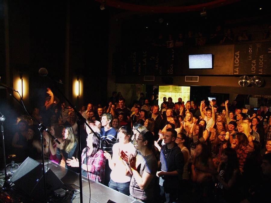 Voxela poslalo publikum do háje, v La Loce hráli i Sebastian a Light & Love