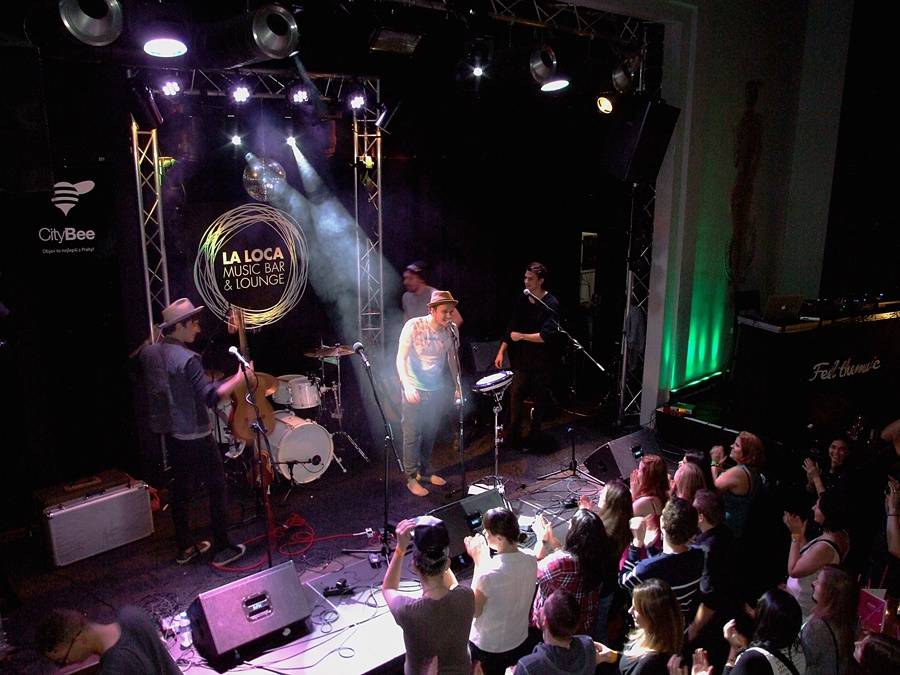 Voxela poslalo publikum do háje, v La Loce hráli i Sebastian a Light & Love