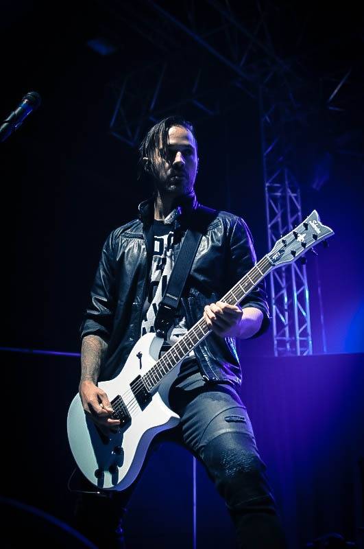 Malou sportovní halou v Praze otřásli Papa Roach a Five Finger Death Punch