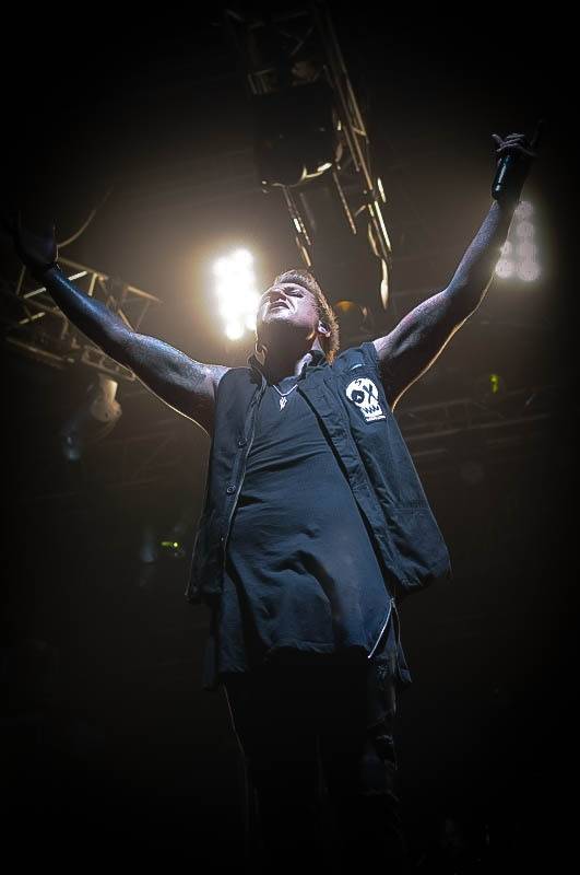 Malou sportovní halou v Praze otřásli Papa Roach a Five Finger Death Punch