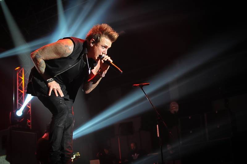 Malou sportovní halou v Praze otřásli Papa Roach a Five Finger Death Punch